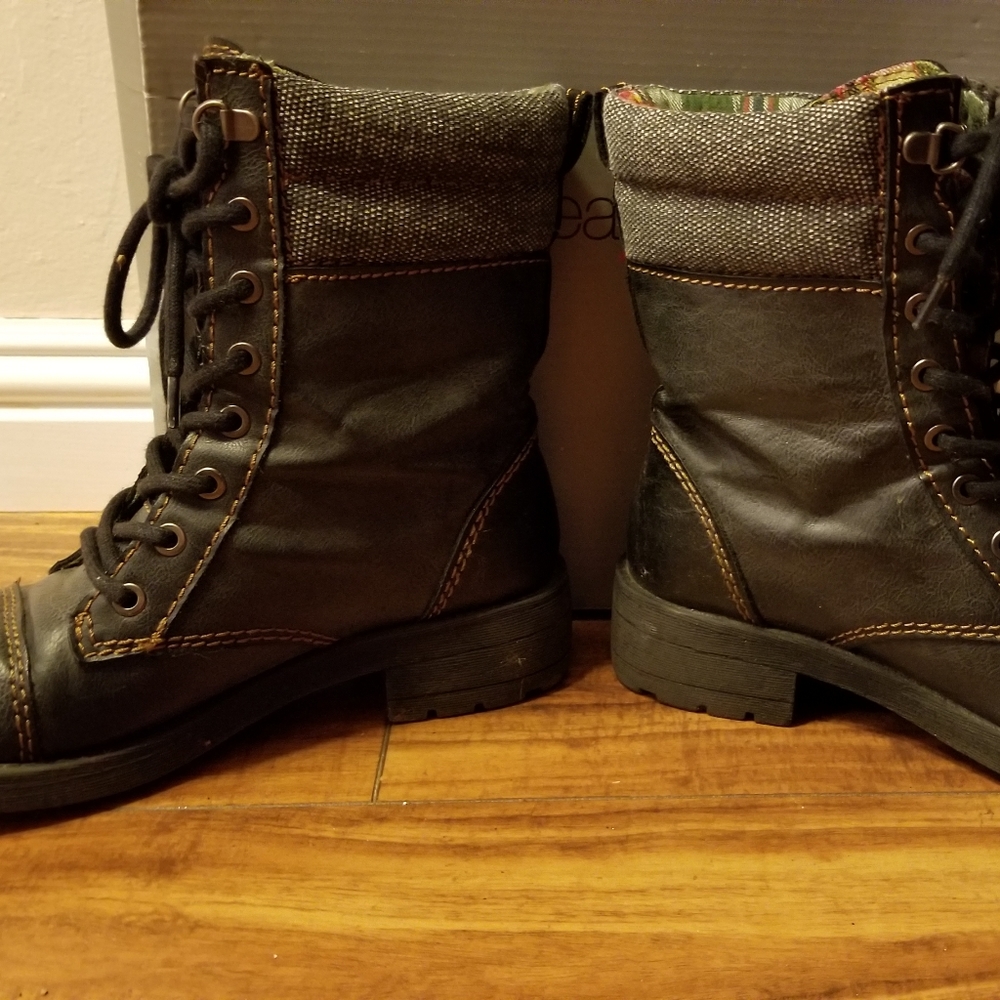UNLEASHED COMBAT BOOTS